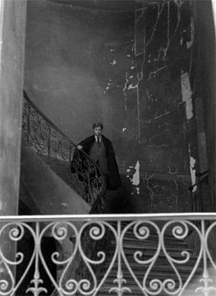 leonard_paris11 Leonard on Stairs