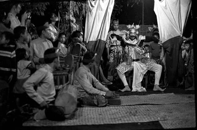 performances13 Leonard Dances in Bali