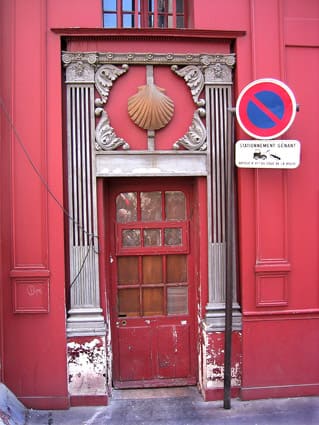 paris_color111 Red Door in Rue Sourdiere